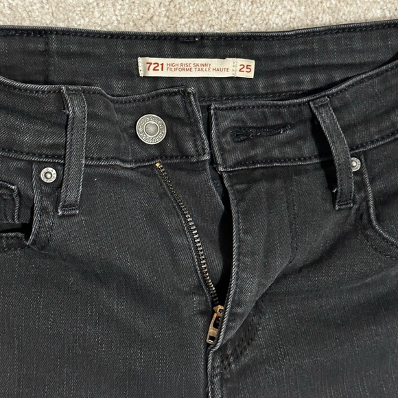 Levi’s High Rise Black Skinny Jean - Picture 4 of 5